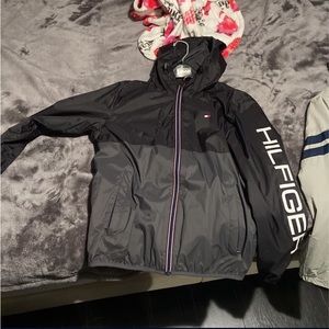 Brand : Tommy Hilfiger Size: M Color: Gray/black